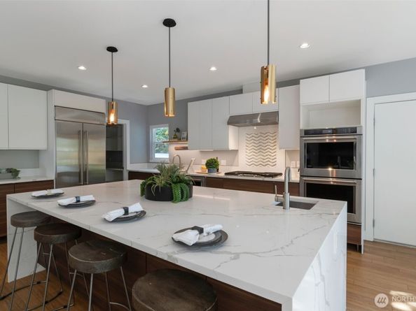 2561 NE 85th Street, Seattle WA 98115