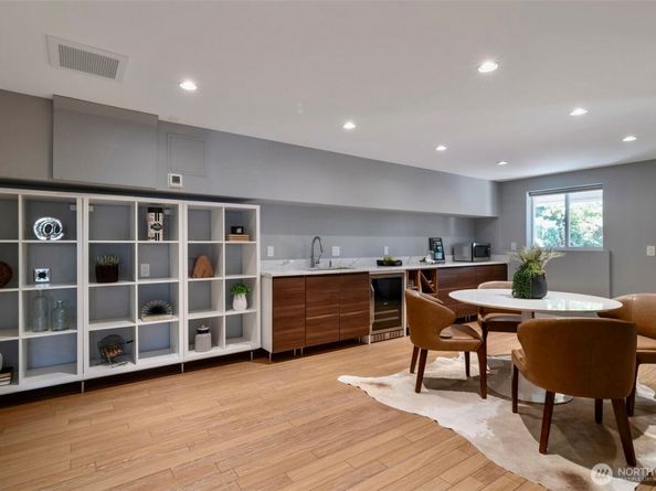 2561 NE 85th Street, Seattle WA 98115