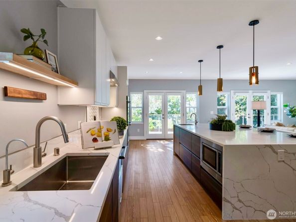 2561 NE 85th Street, Seattle WA 98115