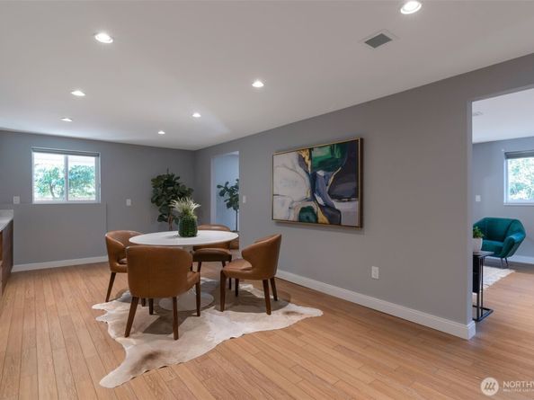2561 NE 85th Street, Seattle WA 98115