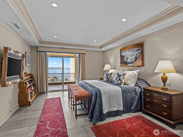 215 5th Avenue S C202, Kirkland WA 98033