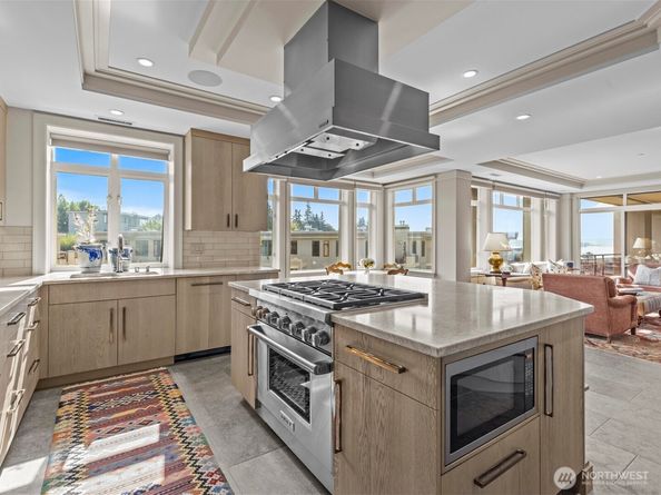215 5th Avenue S C202, Kirkland WA 98033