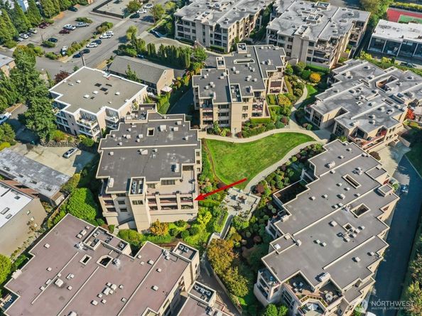 215 5th Avenue S C202, Kirkland WA 98033