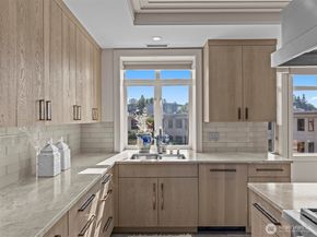 215 5th Avenue S C202, Kirkland WA 98033