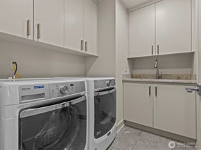 215 5th Avenue S C202, Kirkland WA 98033