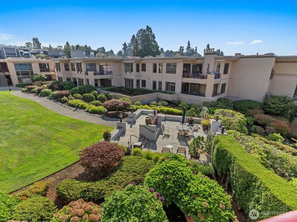 215 5th Avenue S C202, Kirkland WA 98033