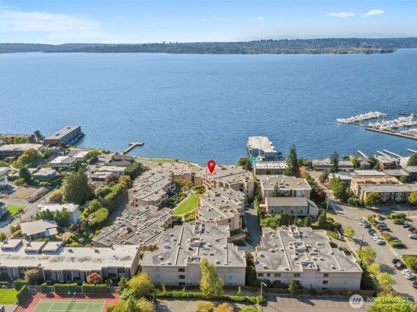 215 5th Avenue S C202, Kirkland WA 98033