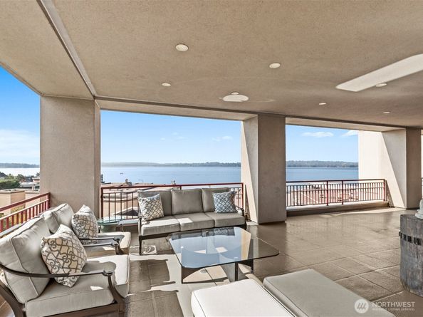 215 5th Avenue S C202, Kirkland WA 98033
