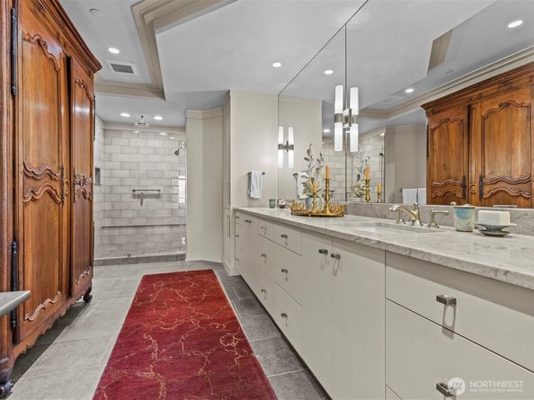 215 5th Avenue S C202, Kirkland WA 98033