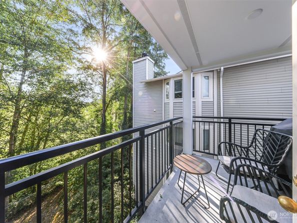 18210 73rd Avenue NE 204, Kenmore WA 98028