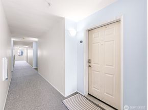 18210 73rd Avenue NE 204, Kenmore WA 98028