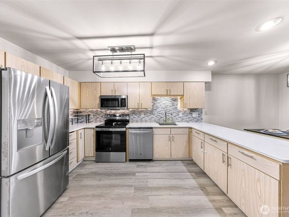 18210 73rd Avenue NE 204, Kenmore WA 98028