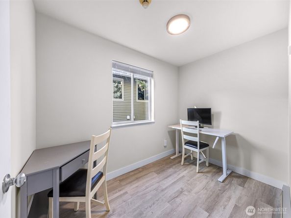 18210 73rd Avenue NE 204, Kenmore WA 98028