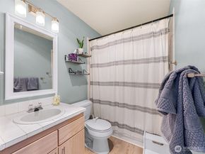 18210 73rd Avenue NE 204, Kenmore WA 98028
