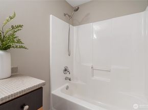 4020 Aurora Avenue N 302, Seattle WA 98103