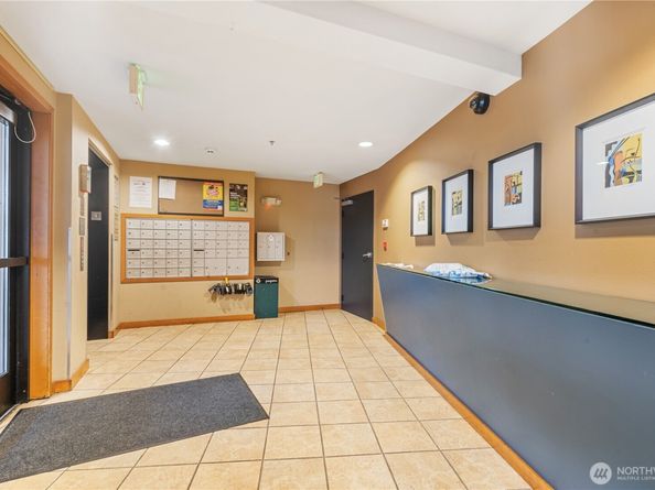 4020 Aurora Avenue N 302, Seattle WA 98103