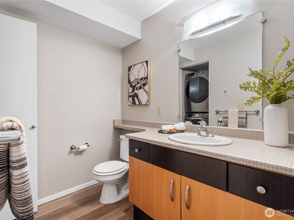 4020 Aurora Avenue N 302, Seattle WA 98103
