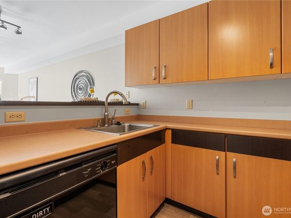 4020 Aurora Avenue N 302, Seattle WA 98103