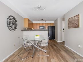 4020 Aurora Avenue N 302, Seattle WA 98103