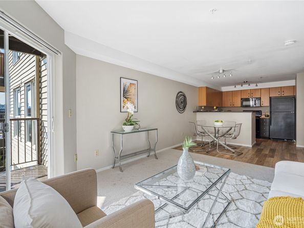 4020 Aurora Avenue N 302, Seattle WA 98103