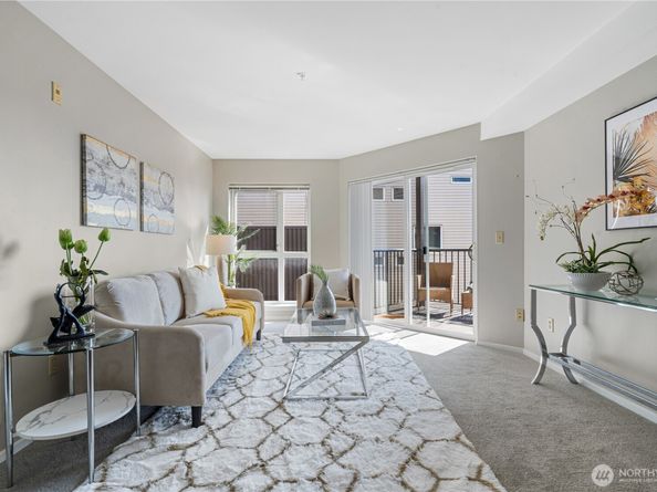 4020 Aurora Avenue N 302, Seattle WA 98103