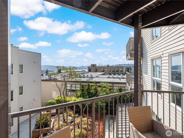4020 Aurora Avenue N 302, Seattle WA 98103