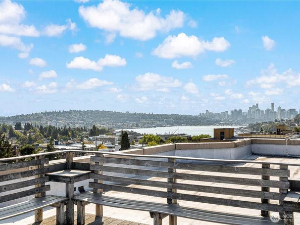 4020 Aurora Avenue N 302, Seattle WA 98103