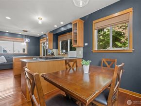 1939 10th Avenue W B, Seattle WA 98119