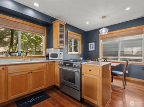 1939 10th Avenue W B, Seattle WA 98119