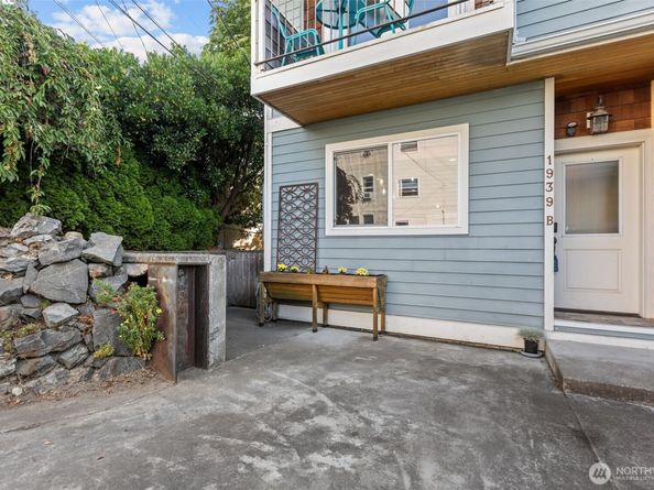 1939 10th Avenue W B, Seattle WA 98119