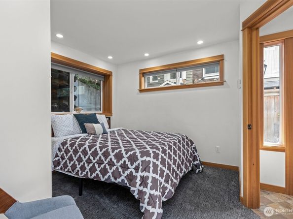 1939 10th Avenue W B, Seattle WA 98119
