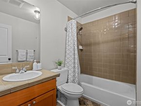 1939 10th Avenue W B, Seattle WA 98119