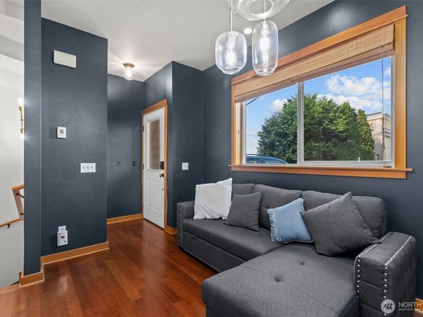 1939 10th Avenue W B, Seattle WA 98119