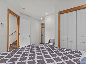 1939 10th Avenue W B, Seattle WA 98119