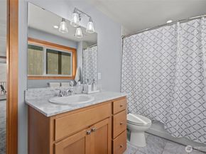 1939 10th Avenue W B, Seattle WA 98119