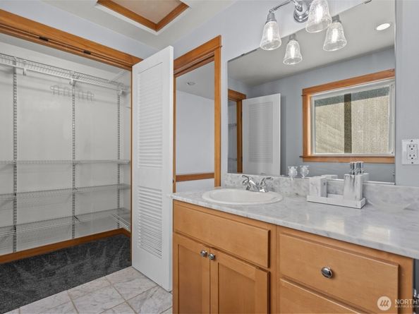 1939 10th Avenue W B, Seattle WA 98119