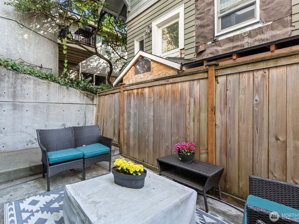 1939 10th Avenue W B, Seattle WA 98119