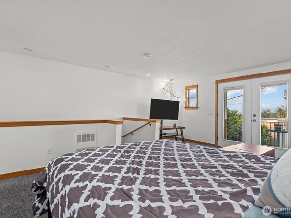 1939 10th Avenue W B, Seattle WA 98119