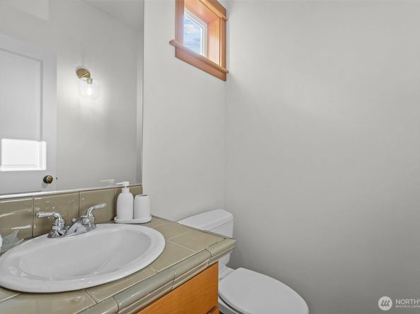 1939 10th Avenue W B, Seattle WA 98119