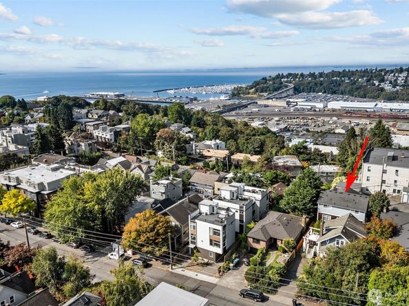 1939 10th Avenue W B, Seattle WA 98119