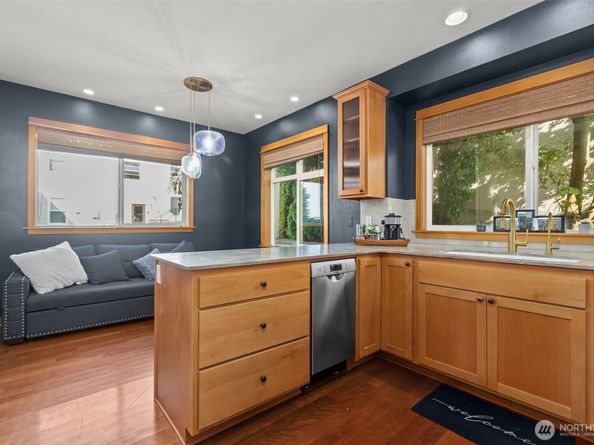 1939 10th Avenue W B, Seattle WA 98119