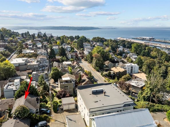 1939 10th Avenue W B, Seattle WA 98119