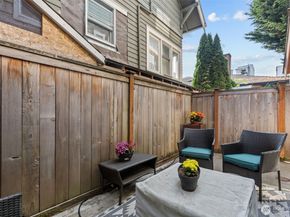 1939 10th Avenue W B, Seattle WA 98119