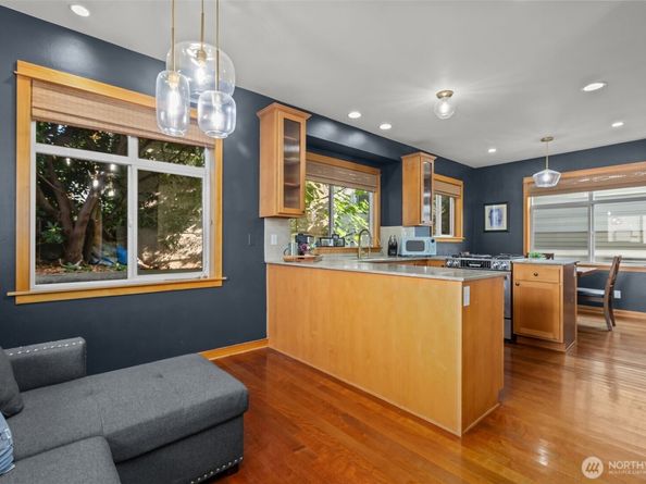 1939 10th Avenue W B, Seattle WA 98119