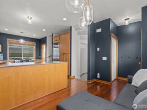 1939 10th Avenue W B, Seattle WA 98119