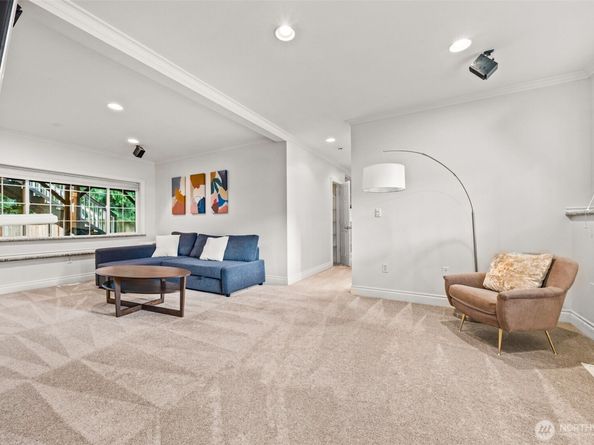 575 Mt Logan Drive SW, Issaquah WA 98027