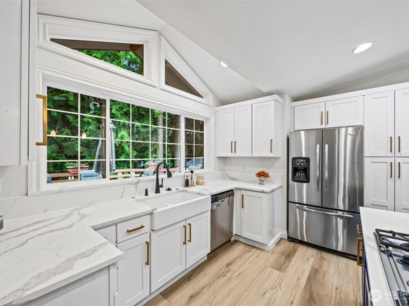 575 Mt Logan Drive SW, Issaquah WA 98027