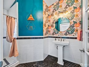 575 Mt Logan Drive SW, Issaquah WA 98027