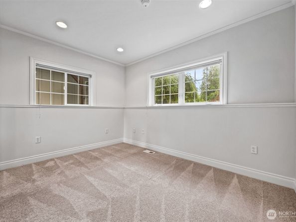 575 Mt Logan Drive SW, Issaquah WA 98027