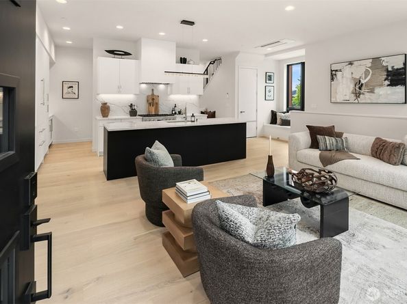 286 118th Avenue SE, Bellevue WA 98005